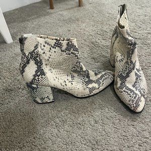 Snakeskin Steve Madden Heeled Booties; Size 8